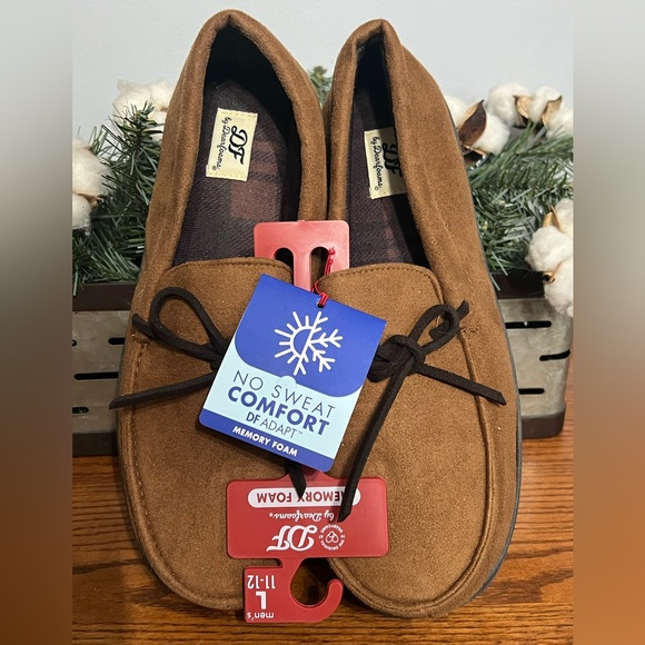 NWT-Dearfoams Men’s Slippers